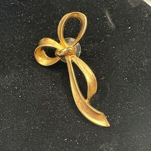 Elegant Gold Ribbon PEP Brooch
